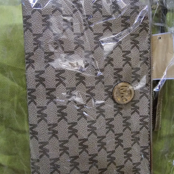 Mk wristlet - Picture 6 of 6